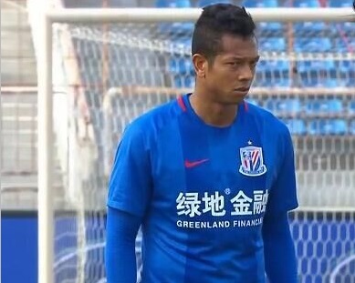 社会主义国度古巴，糊口在社会最底层的中年男人胡安（Alexis Díaz de Villegas 饰）一事无成，他和妻子离婚，女儿卡米拉（Andrea Duro 饰）也全然不将其放在眼里。胡安整天和两位损友拉扎洛（Jorge Molina 饰）、加利福尼亚（Andros Perugorría 饰）厮混，将来全无但愿。某天，安静的城市俄然布满发急，一种莫名的僵尸病毒肆意舒展，所有被传染的人类全数化身嗜血如命的丧尸。在人们心生惊慌、急欲逃离这座城市的时辰，胡安却想出一条生财之道。他召集老友和其他市平易近构成一个小公司，专门负责帮那些不忍对亲人化作丧尸的正凡人脱手。他的事业蒸蒸日上，而与女儿的关系也垂垂弥合…… 本片荣获2012年布鲁塞尔国际奇异片子节银鸦奖、2012年葡萄牙奇异片子节最好男主角奖（Alexis Díaz de Villegas）、2012年老阿密片子节不雅众奖。